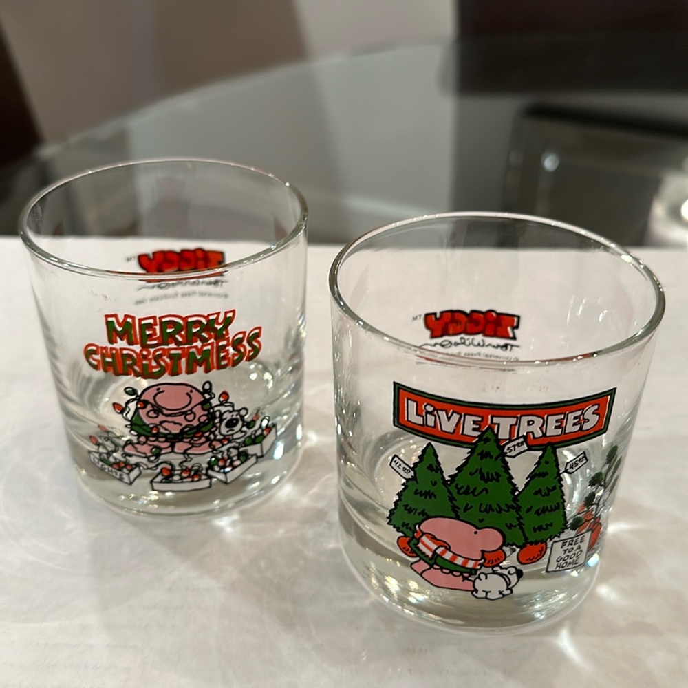 2 Vintage Ziggy Christmas glasses